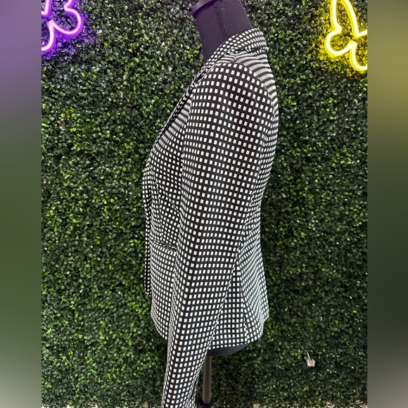 Black and White Checkered Express Bazer - Picture 2 of 3